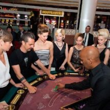 4 Casino Games You Can Play With Other People