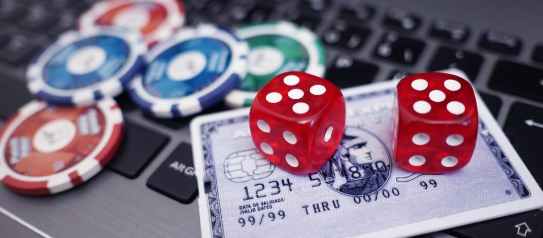 Benefits and Drawbacks of Online Casino Gambling